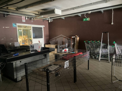 Locale commerciale in Via Bianzè 27 Torino