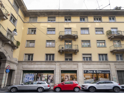 Locale commerciale con destinazione servizi alla persona in Via Giuseppe Pomba 24 - Torino (TO)