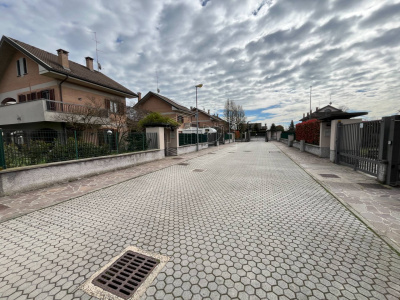 Villa con giardino in Classe En. A2 in Via della Pace  - Carpiano (MI)