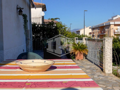 Villa indipendente con giardino privato in Via Della Concordia 85 - Mendicino (CS)