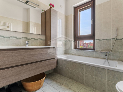 Trilocale in Via Luigi Mengoni 11 - Milano (MI)
