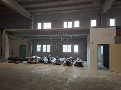 Capannone industriale in Via Necchi 8-10 - Vellezzo Bellini (PV)