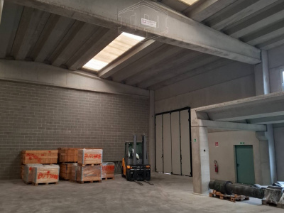 Capannone industriale in Via Necchi 8-10 - Vellezzo Bellini (PV)