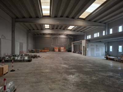 Capannone industriale in Via Necchi 8-10 - Vellezzo Bellini (PV)