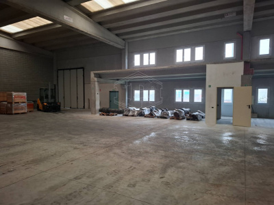 Capannone industriale in Via Necchi 8-10 - Vellezzo Bellini (PV)