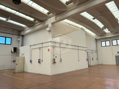 Capannone in Via Delle Industrie - Bellusco (MB)