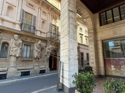Negozio in Via Degli Omenoni 2 - Milano (MI)