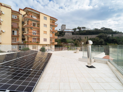 Villa con piscina in Via S. Francesco ai Gerolomini 34-36, Pozzuoli (NA)