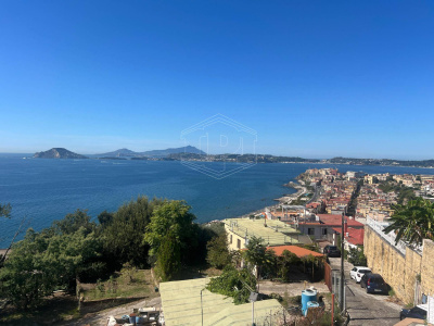 Villa con piscina in Via S. Francesco ai Gerolomini 34-36, Pozzuoli (NA)