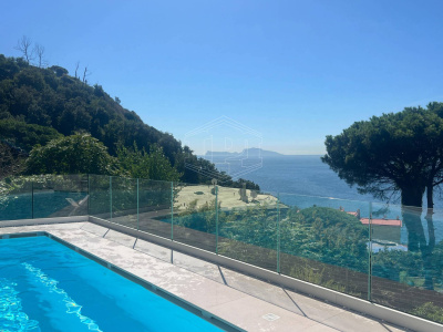 Villa con piscina in Via S. Francesco ai Gerolomini 34-36, Pozzuoli (NA)