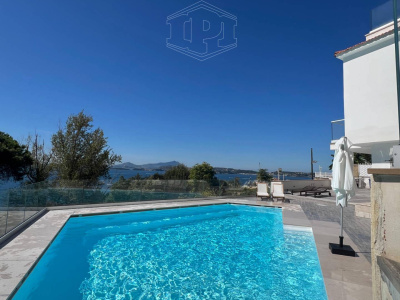 Villa con piscina in Via S. Francesco ai Gerolomini 34-36, Pozzuoli (NA)