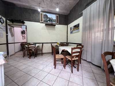 Locale Commerciale in Via N. Fasano 32, Pozzuoli (Na)