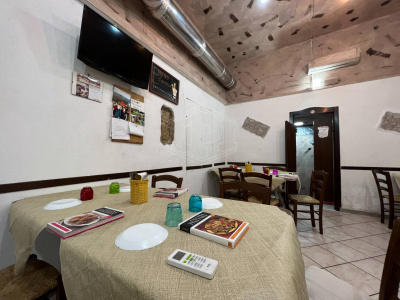 Locale Commerciale in Via N. Fasano 32, Pozzuoli (Na)