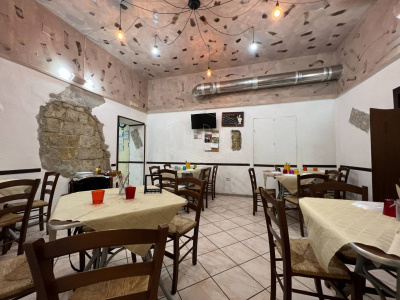 Locale Commerciale in Via N. Fasano 32, Pozzuoli (Na)