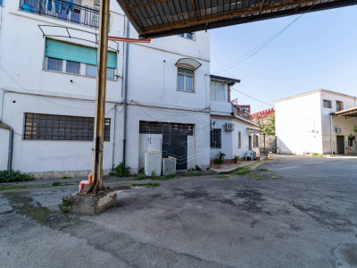 Complesso immobiliare in Via Leopoldo Tarantini 10/30, Napoli (NA)