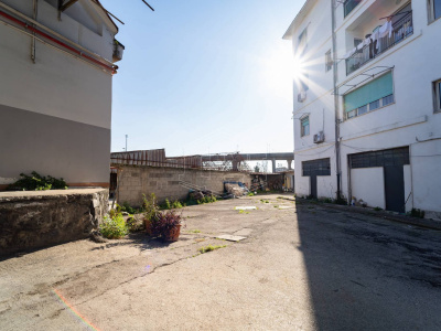 Complesso immobiliare in Via Leopoldo Tarantini 10/30, Napoli (NA)