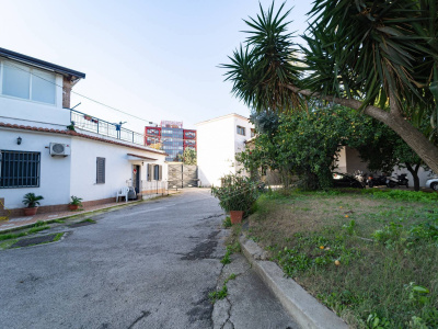 Complesso immobiliare in Via Leopoldo Tarantini 10/30, Napoli (NA)