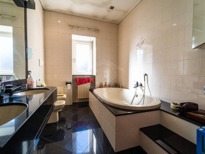 Villa indipendente in Via Bernardo Cavallino 51, Napoli (NA)