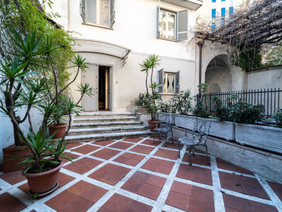 Villa indipendente in Via Bernardo Cavallino 51, Napoli (NA)