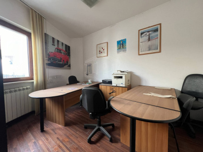 Uffici con annesso magazzino, Via Appia Km 11800, Giugliano in Campania (NA)