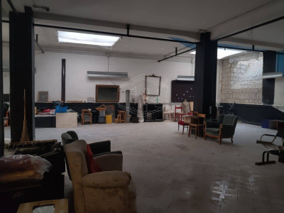 Locale in Via A. Telesino, Napoli (NA)