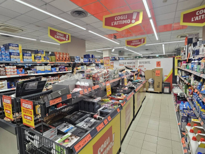 Locale Commerciale in Via Salvi Castellucci 37, Arezzo (AR)