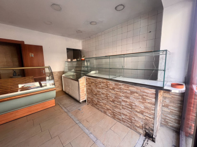 Locale Commerciale in Via Mario Gigante 13, Napoli (NA)