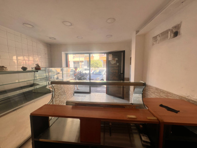 Locale Commerciale in Via Mario Gigante 13, Napoli (NA)
