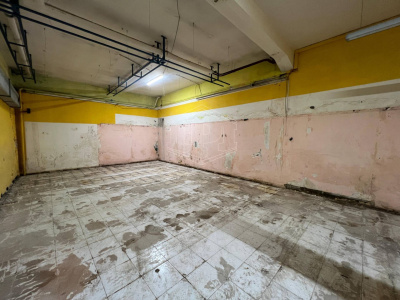 Ampio locale in Via Nuova Poggioreale 33, Napoli (NA)