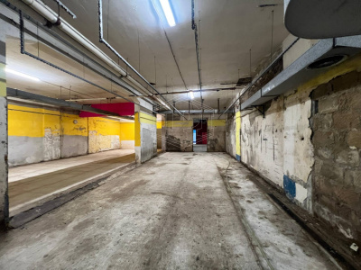 Ampio locale in Via Nuova Poggioreale 33, Napoli (NA)