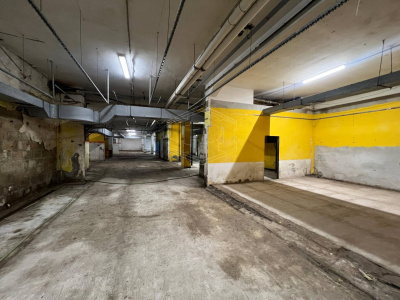 Ampio locale in Via Nuova Poggioreale 33, Napoli (NA)
