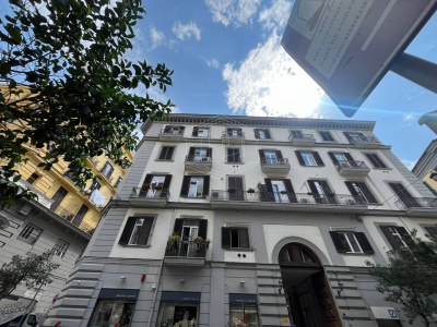 Ampio Locale Commerciale in Via Duomo, Napoli (NA)