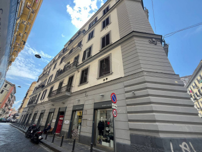 Ampio Locale Commerciale in Via Duomo, Napoli (NA)