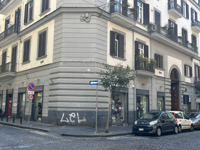 Ampio Locale Commerciale in Via Duomo, Napoli (NA)
