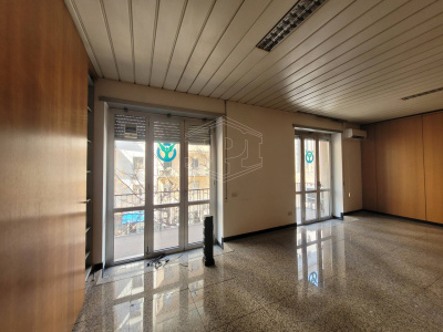 Ampio ufficio in Via Guantai Nuovi 11, Napoli (NA)
