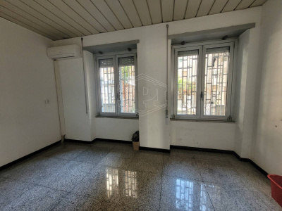 Ampio ufficio in Via Guantai Nuovi 11, Napoli (NA)