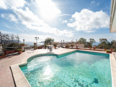 Villa con vista mare in Via San Gennaro Agnano, Pozzuoli (NA)