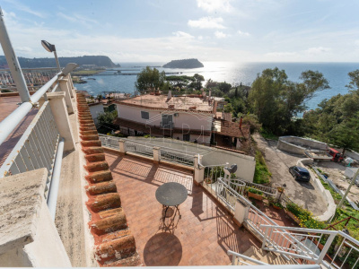 Villa con vista mare in Via San Gennaro Agnano, Pozzuoli (NA)
