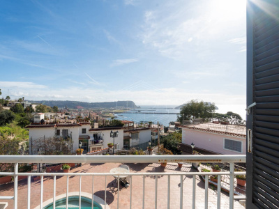 Villa con vista mare in Via San Gennaro Agnano, Pozzuoli (NA)