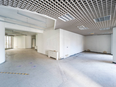 Ampio locale in Via A. Scarlatti 200, Napoli (NA)