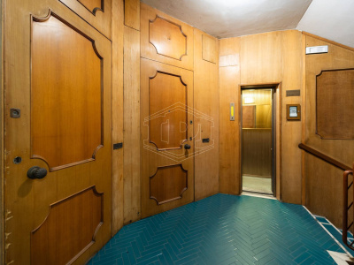 Ampio locale in Via A. Scarlatti 200, Napoli (NA)