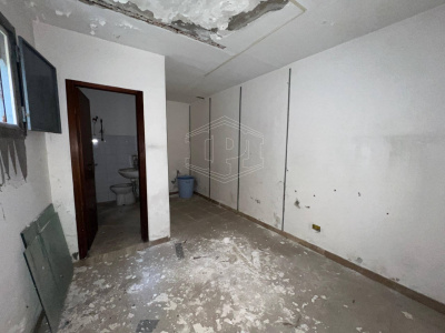 Ampio locale in Via Gaetano De Rosa, Bacoli (NA)