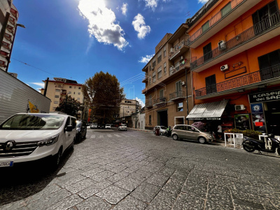 Locale commerciale in Via Nicola Nicolini 68, Napoli (NA)