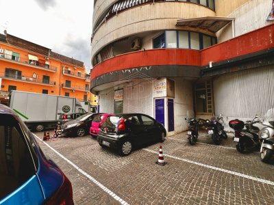 Locale commerciale in Via Nicola Nicolini 68, Napoli (NA)