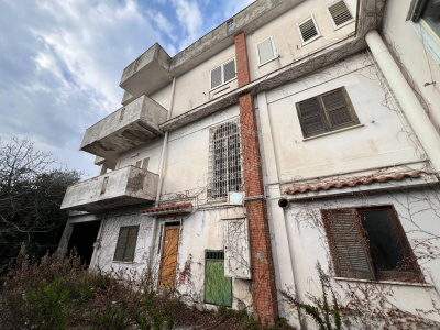 Edificio Commerciale in Ercolano (NA)