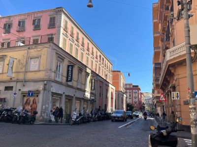 Locale Commerciale in Via Dei Mille 72, Napoli (NA)