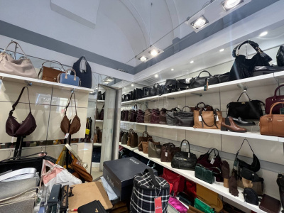 Locale Commerciale in Via Dei Mille 72, Napoli (NA)