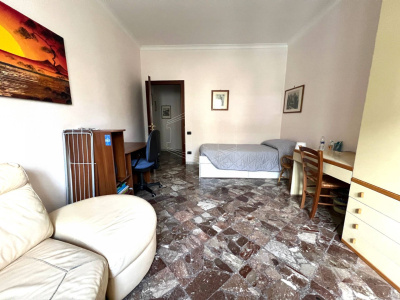 5 locali in Via Marcello Candia 10, Napoli (NA)