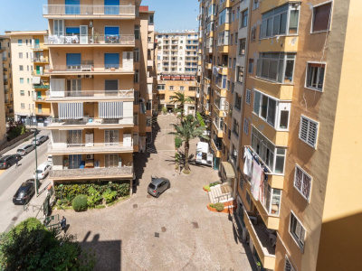 5 Vani in Viale Augusto 9, Napoli (NA)