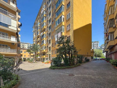 5 Vani in Viale Augusto 9, Napoli (NA)